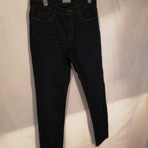 LL Bean Signature Ladies Size 12 Dark Wash Slim Leg Blue Jeans
